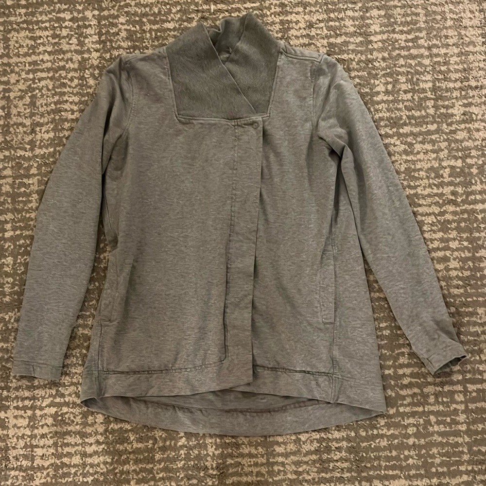 Lululemon sweatshirt in size 12.